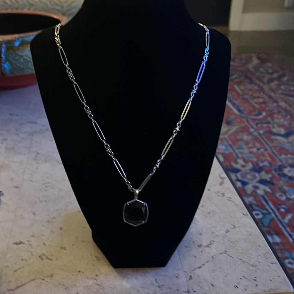 Kendra Scott necklace